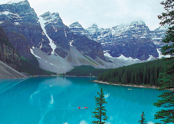 2 people in canoe on Lake Louise seen from above