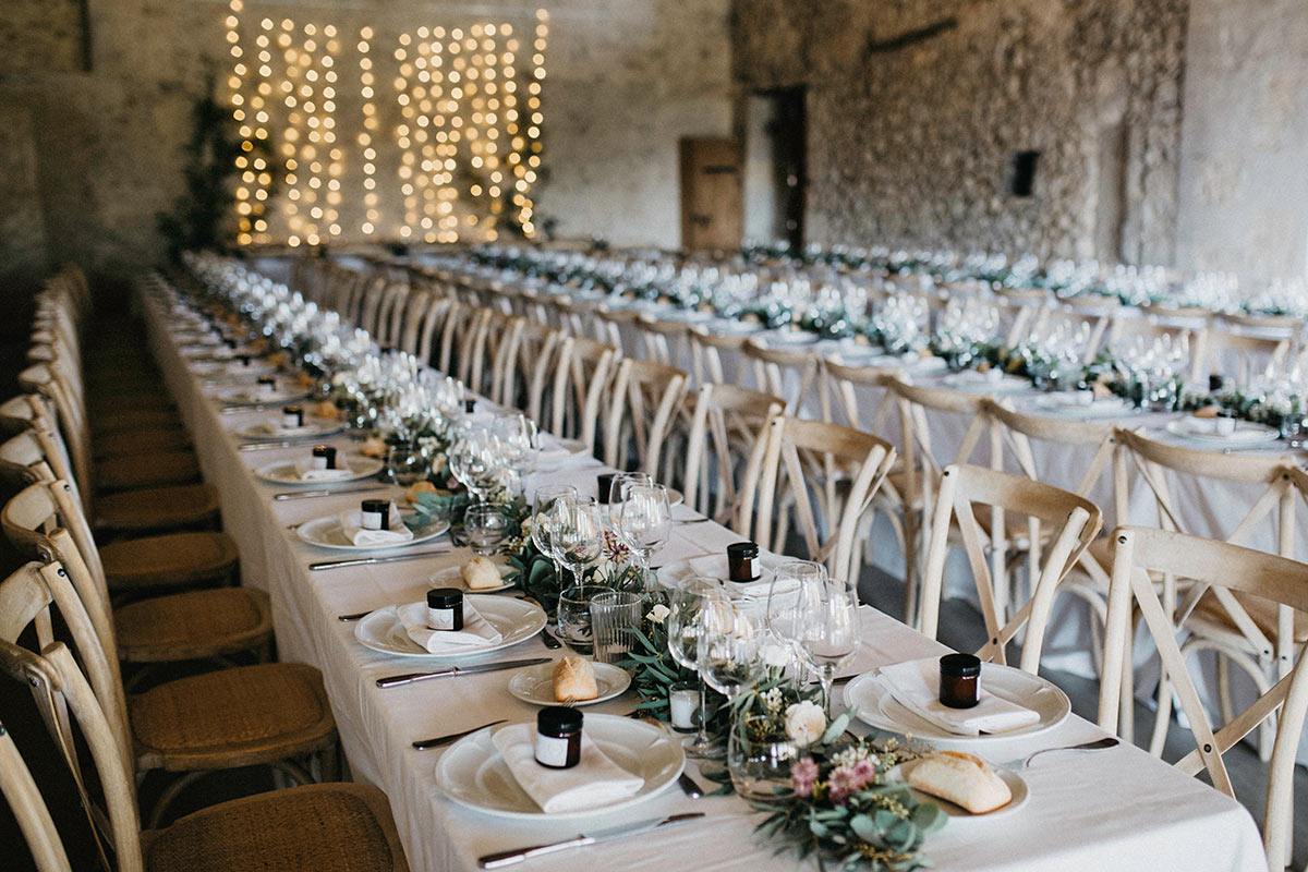 wedding table setting for large group